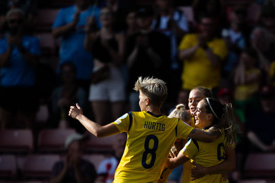 Lina Hurtig , Kosovare Asllani, Stina Blackstenius and