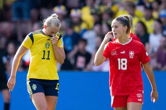 Stina Blackstenius of Sweden and Viola Calligaris of