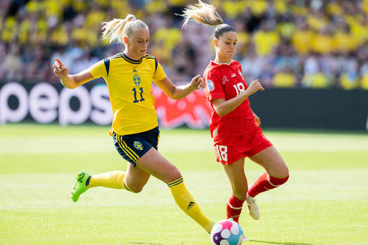 Stina Blackstenius of Sweden and Viola Calligaris of