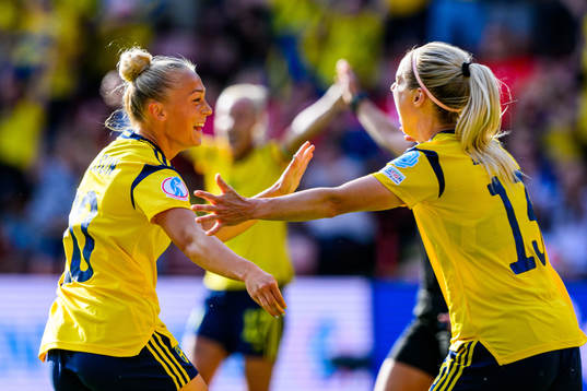 Hanna Bennison of Sweden celebrates with Amanda Ilestedt
