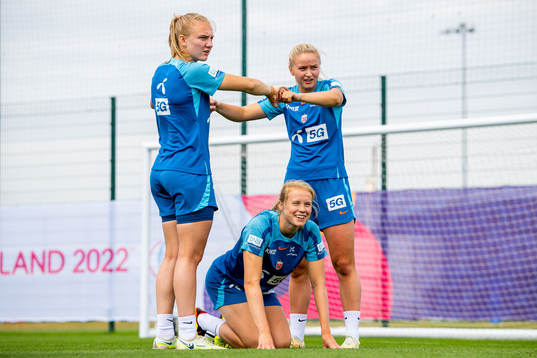 Goalkeeper Sunniva Skoglund, Julie Blakstad and Anna