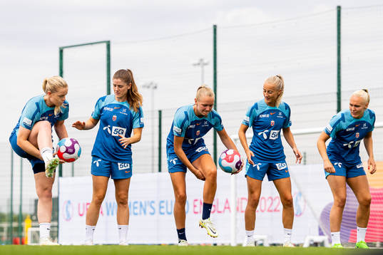 Goalkeeper Guro Pettersen, Maren Mjelde, Frida Maanum, Anja