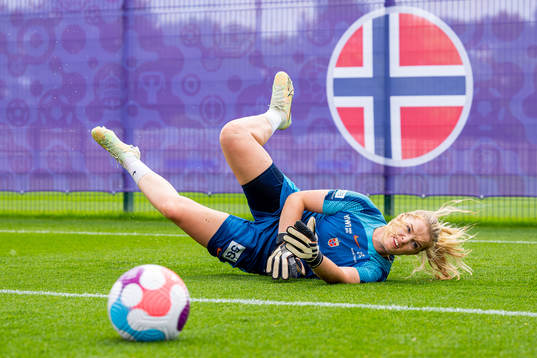 Bläddra bland fler bilder av UEFA Women's Euro 2022, day 8, Norway, training