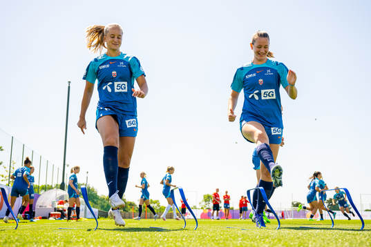 Amalie Eikeland and Elisabeth Terland of the Norwegian