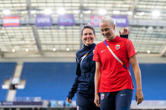 Lena Tyriberget, assistant coach and Guro Bergsvand of