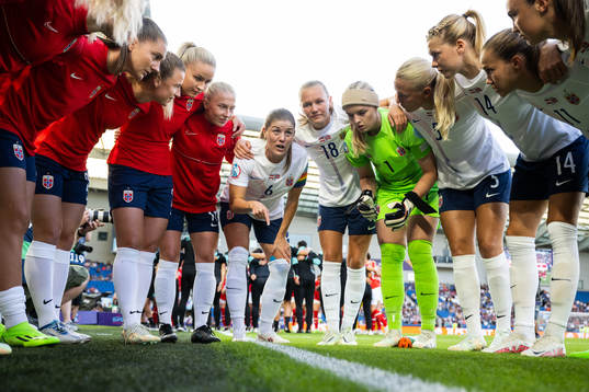 Anna Jøsendal, Thea Bjelde, Maren Mjelde, Frida Maanum,