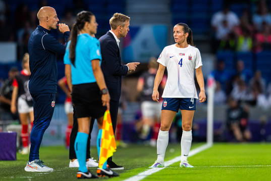 Head coach Martin Sjögren and Tuva Hansen of Norway