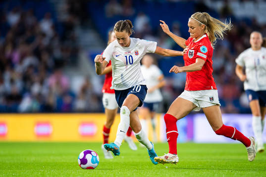 Caroline Graham Hansen of Norway and Sarah Puntigam of