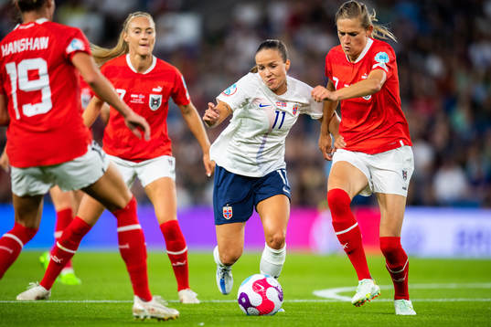 Guro Reiten of Norway and Carina Wenninger of Austria