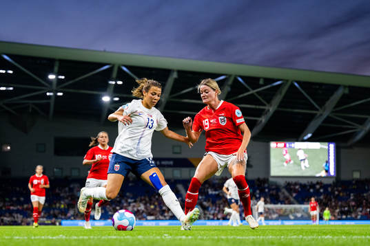 Celin Bizet Ildhusøy of Norway and Verena Hanshaw of