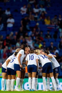 Caroline Graham Hansen, Ada Hegerberg and players of Norway