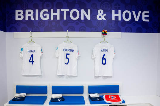 The kits of Tuva Hansen, Guro Bergsvand and Maren Mjelde of