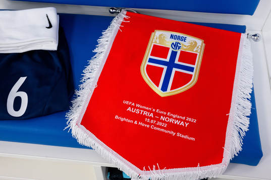 The pennant of Norway in the dressing room