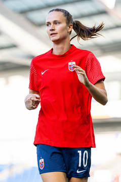 Caroline Graham Hansen of Norway warms up