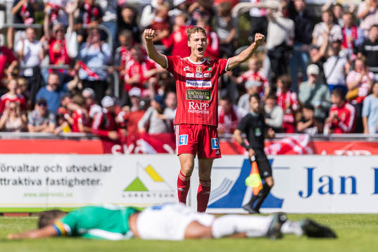 Skövdes Villiam Granath jublar