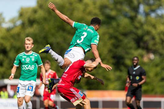 Brages Eirik Asante Gayi och Skövdes Yohann Fellrath