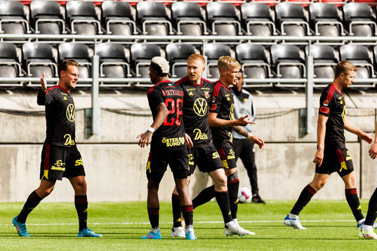 Östersunds Cesar Weilid jublar med Chovanie Amatkarijo