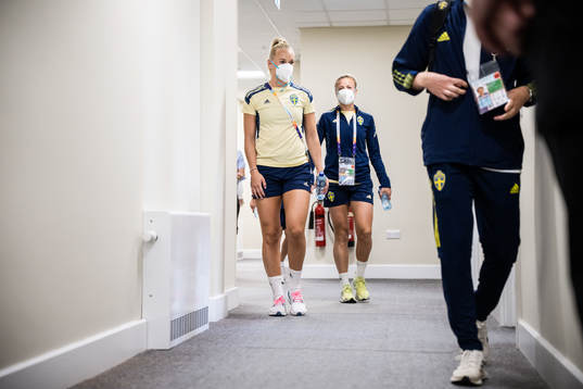 Stina Blackstenius and Hanna Glas of the Swedish women's