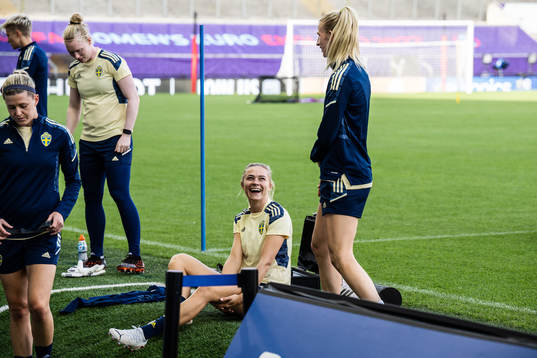 Fridolina Rolfö and Stina Blackstenius of the Swedish