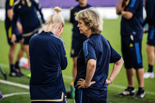 Kristina Forsblom, physio and Caroline Seger of the Swedish