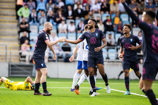 Malmö FFs Jo Inge Berget och Isaac Kiese Thelin jublar