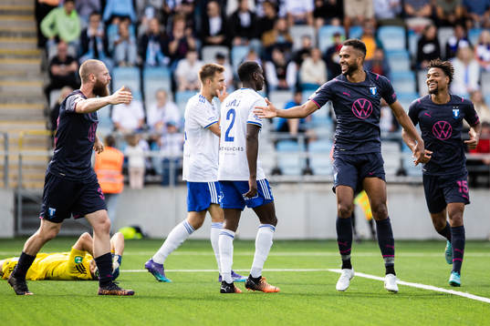 Malmö FFs Jo Inge Berget och Isaac Kiese Thelin jublar