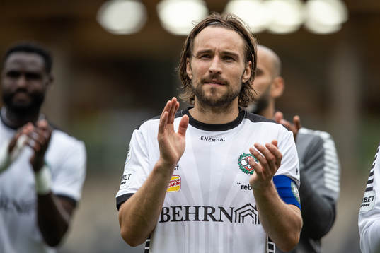 Örebros Kevin Walker jublar