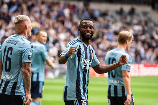 Djurgårdens Emmanuel Banda jublar
