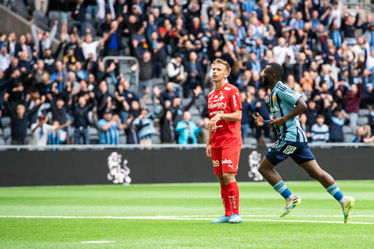 Djurgårdens Emmanuel Banda jublar
