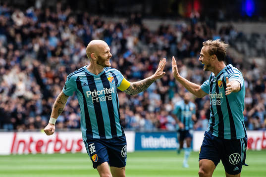 Djurgårdens Magnus Eriksson och Pierre Bengtsson jublar