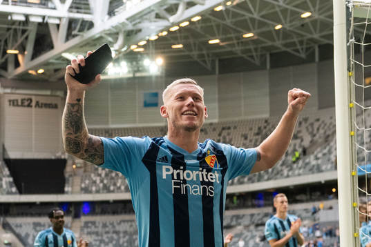 Djurgårdens Victor Edvardsen jublar
