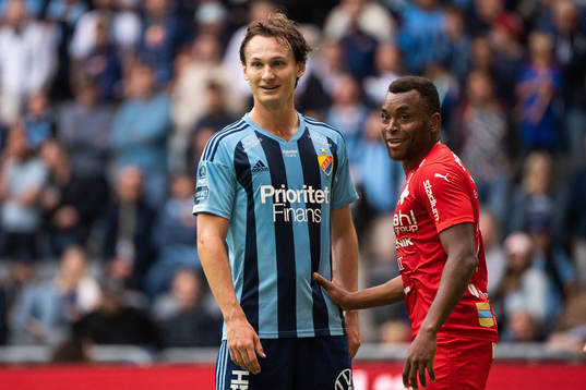 Djurgårdens Hjalmar Ekdal och Värnamos Abdussalam Magashy