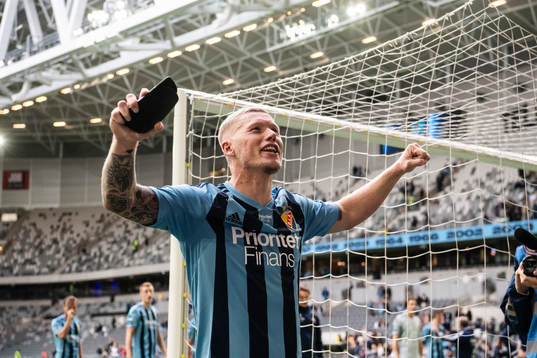Djurgårdens Victor Edvardsen jublar