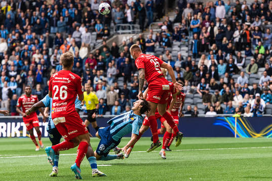Djurgårdens Hjalmar Ekdal och Värnamos Victor Eriksson