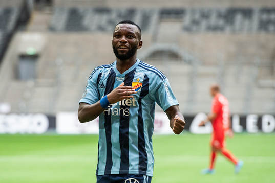 Djurgårdens Emmanuel Banda jublar