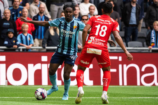 Djurgårdens Joel Asoro och Värnamos Wenderson Oliveira do