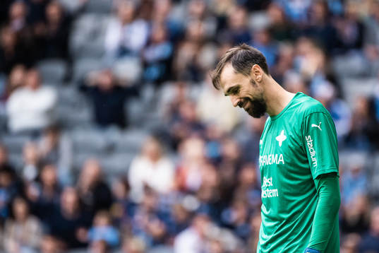 Värnamos målvakt Pilip Vaitsiakhovich deppar