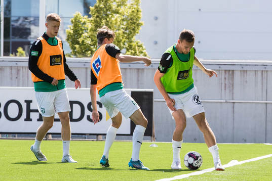 Västerås spelare värmer upp
