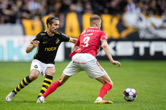 AIKs Zachary Elbouzedi och Kalmars David Kristjan Olafsson