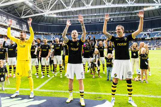 s målvakt Kristoffer Nordfeldt, John Guidetti och Mikael