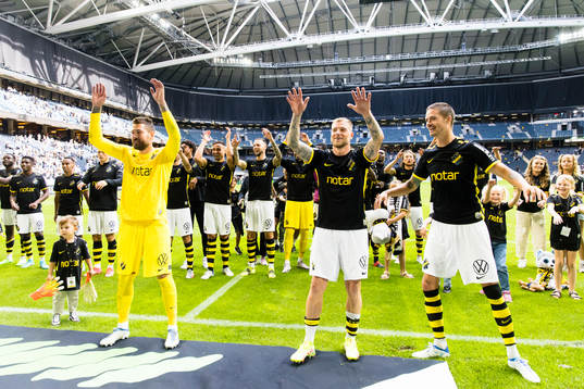 s målvakt Kristoffer Nordfeldt, John Guidetti och Mikael