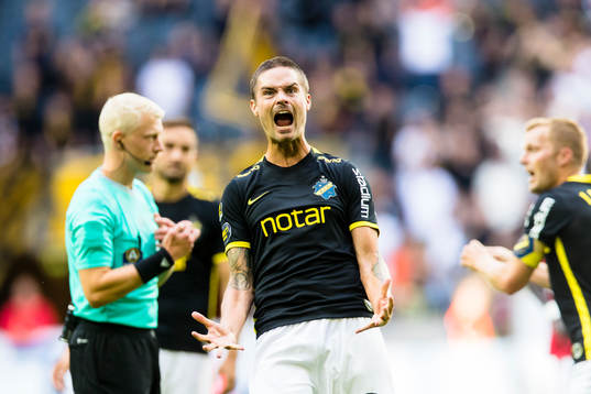 s Mikael Lustig reagerar på ett domslut