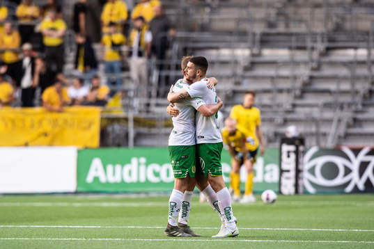 Hammarbys Mads Fenger Nielsen och Edvin Kurtulus jublar