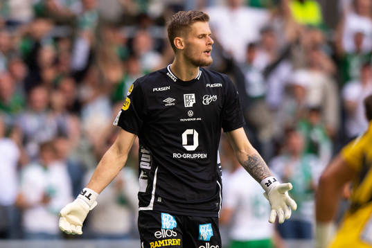 Elfsborgs målvakt Tim Rönning deppar