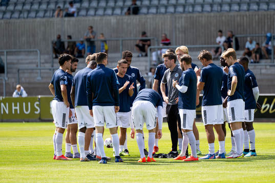 Utsiktens spelare före fotbollsmatchen i Superettan mellan
