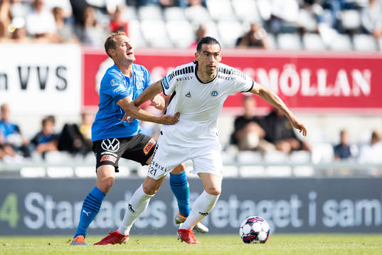 Halmstads Joel Allansson och Utsiktens Jonathan Quintero