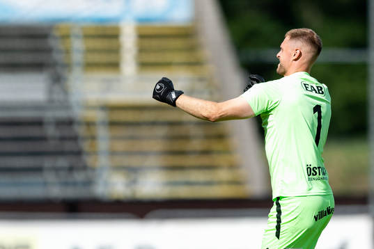 Halmstads målvakt Malkolm Nilsson Säfqvist jublar