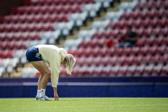 Fridolina Rolfö of Sweden inspects the pitch
