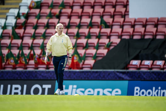 goalkeeper Hedvig Lindahl of Sweden