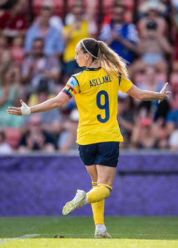 Kosovare Asllani of Sweden celebrates scoring 4-0